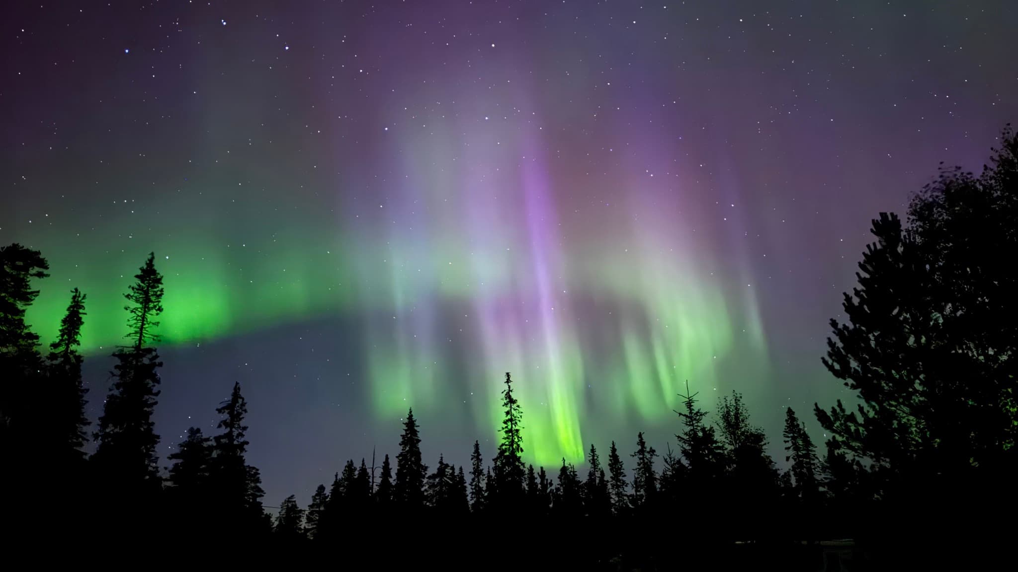 Northern lights photographed by backroad.stories in Luosto