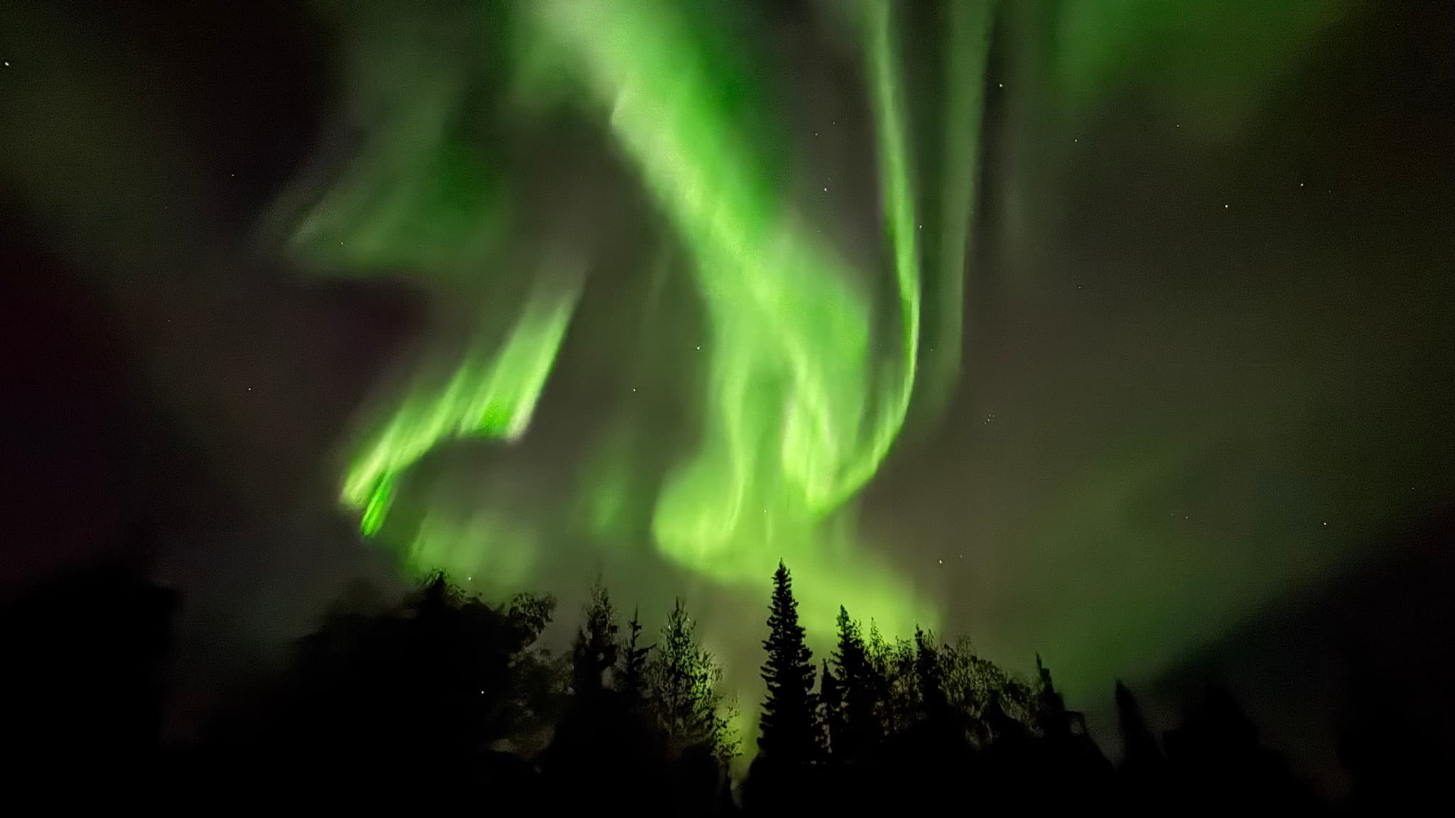 Northern lights photographed by backroad.stories in Luosto