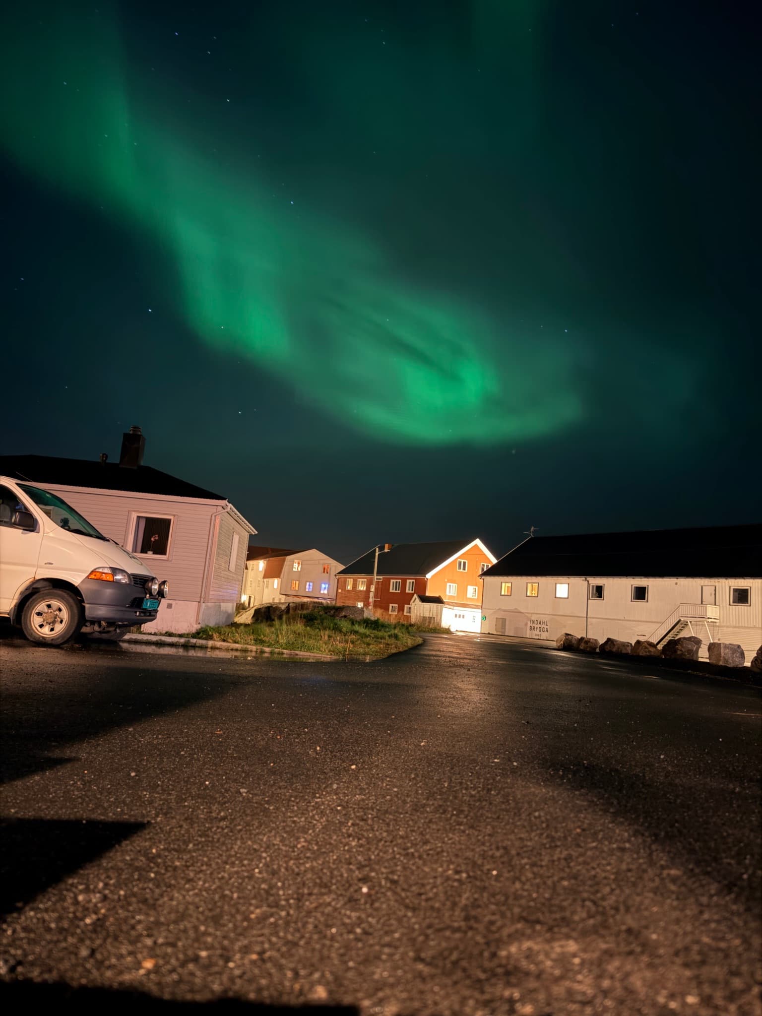 Northern lights photographed by cmx in Henningsvær