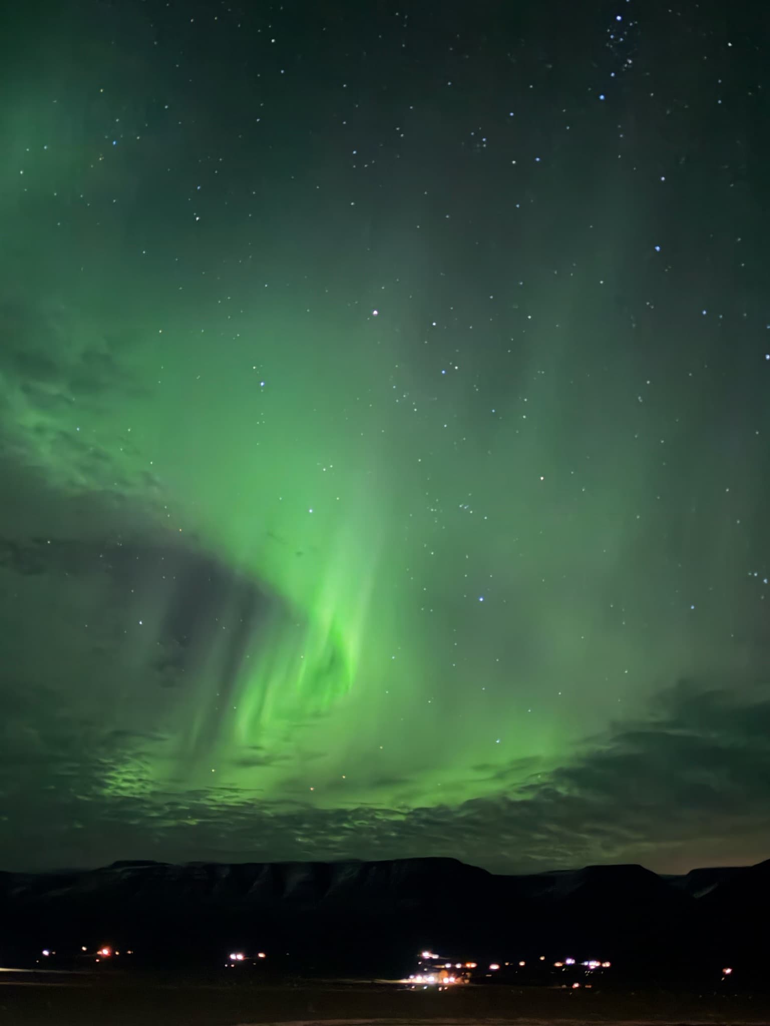 Northern lights photographed by Gema y Diana in Varmahlíð